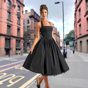 Elegantes schwarzes ärmelloses Neckholder-Midikleid mit plissiertem, weitem Rock für Damen