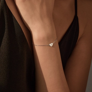 Bracelet cœur élégant en argent sterling S925 avec un diamant moissanite étincelant