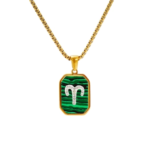 Collier Bélier doré avec pendentif en malachite verte et strass brillants