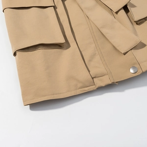 Trench-coat kaki femme avec grandes poches à rabat et ceinture tressée assortie