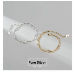 Nahaufnahme der S925 Sterlingsilber mehrlagigen Armbänder mit Karabinerverschluss Detail