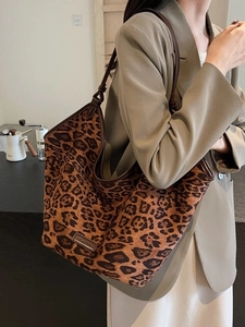 Fashionable leopard print tote bag for women, large capacity canvas shoulder bag for shopping