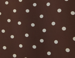 Gros plan sur le tissu à pois marron pour matière de robe longue élégante pour femme