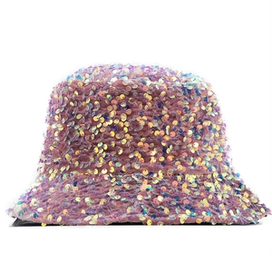 Chapeau bob élégant à paillettes irisées roses et violettes avec reflets arc-en-ciel pour homme