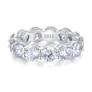 Elegant S925 sterling silver eternity ring featuring brilliant round-cut cubic zirconia