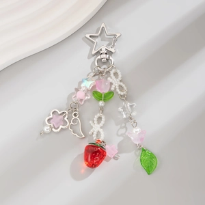 Portachiavi con perline fragola e tulipano con chiusura a stella d'argento e perle