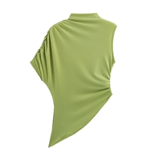 Elegante top asimmetrico senza maniche verde chiaro con collo alto e arricciature