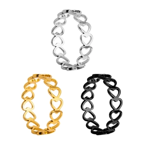 Dreiteiliges Edelstahlring-Set mit Herz-Ausschnitt in Gold, Silber und Schwarz