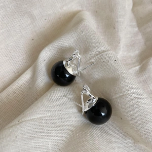 Minimalist 925 sterling silver hoop earrings with polished black agate beads for women