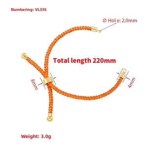 Makroaufnahme von orangefarbenem DIY-Armband mit 220mm Länge und 2,0mm Öffnungsmaß