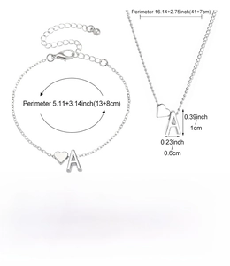 Détail du set collier et bracelet à pendentif cœur lettre A argenté avec dimensions