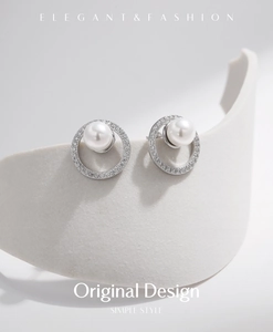 Detail of S925 sterling silver stud earring featuring round white pearl and crystal halo