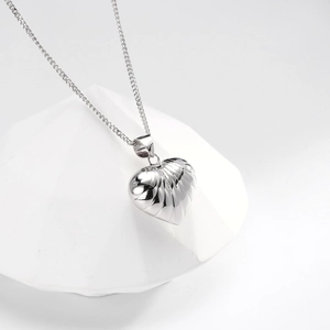 Elegant S925 sterling silver hollow heart pendant necklace for women with shell texture