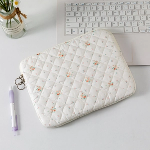 Quilted floral laptop sleeve made of white cotton for 11 inch iPad and tablets