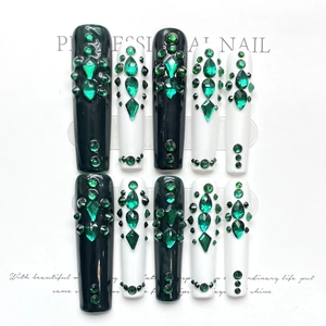 Unghie Finte Di Lusso Fatte A Mano Verde Smeraldo Strass Forma Bara Lunga Lucida Per Donne