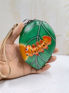 Porte-monnaie créatif en cuir en forme de feuille avec chenille orange et dragonne