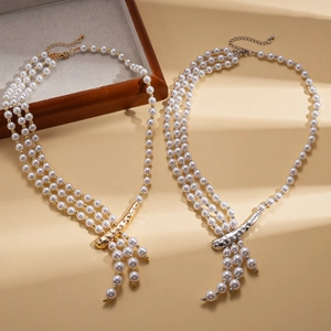 Elegante mehrlagige Perlenkette mit Metallstegen und Quasten in Gold und Silber