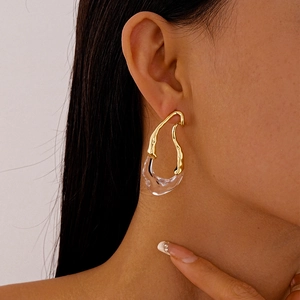 Irregular vintage resin waterdrop earrings with gold plating and geometric fluid design