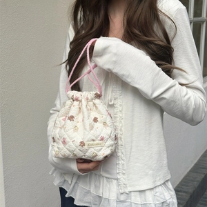 Quilted drawstring storage bag with cute brown bear patterns and pink woven handles
