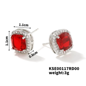 Detail of square halo earrings with red zircon center and 1.1x1.1x0.6cm dimensions