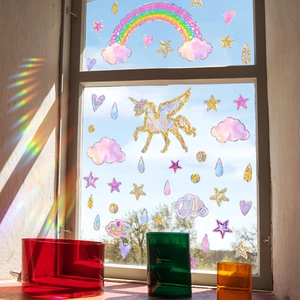 Adesivi per finestre con unicorno arcobaleno che creano effetti di luce colorata