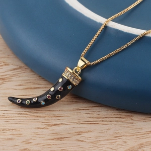 Fashionable horn necklace with black drip oil pendant and gold chain with colorful zircons