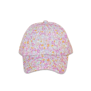 Dettaglio del motivo floreale e delle cuciture sul cappellino da baseball per bambini