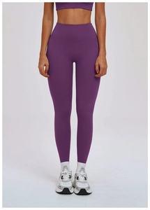 Vue détaillée du legging de yoga taille haute sans couture avec couture en V au dos et gainant