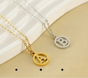 Colliers polis en acier inoxydable 18K avec pendentifs lettres A et B évidés