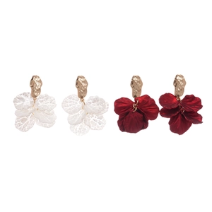 Retro acrylic flower petal tassel earrings in white and red with gold accents