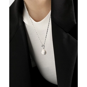 Elegant S925 silver necklace with white baroque pearl and stylish OT toggle clasp