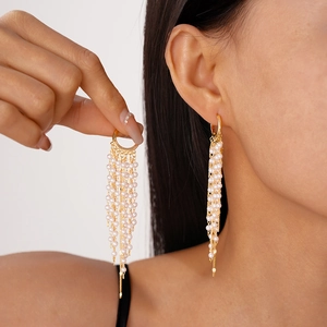 Boucles d'oreilles pendantes à pampilles en perles dorées 18 carats avec chaînes multicouches