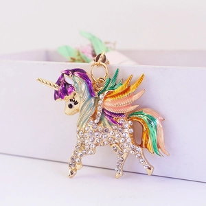 Porte-clés licorne pégase mignon avec strass brillants et finition dorée élégante