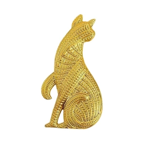 Vintage leopard shaped brooch in gold alloy finish with detailed texture on white background
