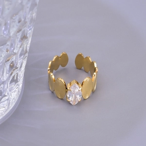 18K gold plated titanium ring with oval chain band and sparkling marquise zircon