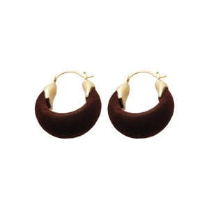 Retro coffee brown velvet round earrings with gold buckles for autumn and winter outfits