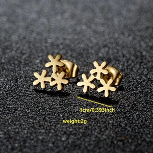 Minimalist gold daisy flower stud earrings with polished stainless steel petals for women