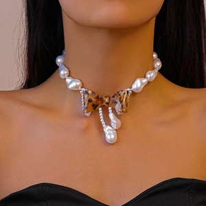 Baroque Imitation Artificial Pearl Necklace With Leopard Print Resin Bow Pendant Retro Tassel Clavicle Chain For Women