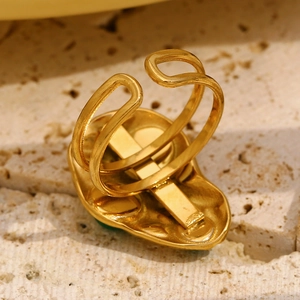 Adjustable 18K gold plated stainless steel hammered ring with green gemstone inlay