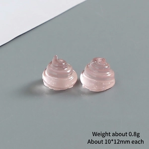 Détail de breloques en résine rose avec dimensions 10x12mm et poids 0,8g