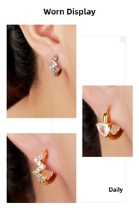 Gros plan de boucles d'oreilles en zircon doré et argenté portées aux oreilles