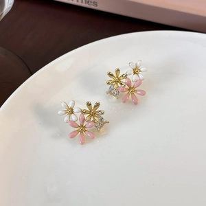 Gold-plated daisy flower stud earrings with zircon stones and enamel petals