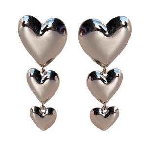 Boucles d'oreilles tendance cœur argenté avec triple cœurs superposés polis