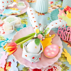 Easter dining set with rabbit-shaped napkin ring, spotted egg, and tulip table decor