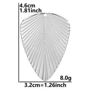 Detailed silver leaf pendant dimensions 4.6cm by 3.2cm with weight of 8.0g