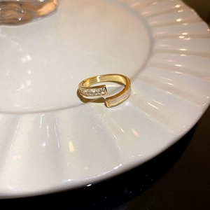 Verstelbare gouden ring met rechthoekige zirkonia en wit parelmoer voor dames mode