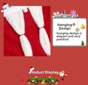 Detailaufnahme einer Weihnachts-Stuhlhulle mit rotem Gnom-Design und weissem Bart