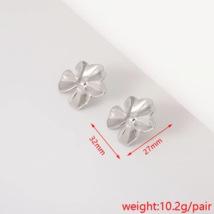 Detailed view of silver flower earrings showing 32mm by 27mm dimensions and weight