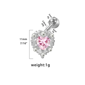 Vista dettagliata del piercing a cuore con zircone rosa e misure dimensionali