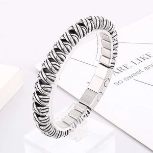 Detail of 316L stainless steel bracelet clasp showing professional hallmark and rope texture